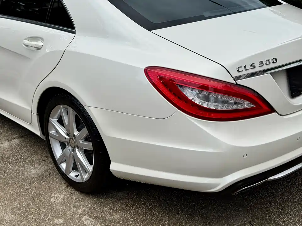 Mercedes-Benz CLS Mercedes-Benz CLS