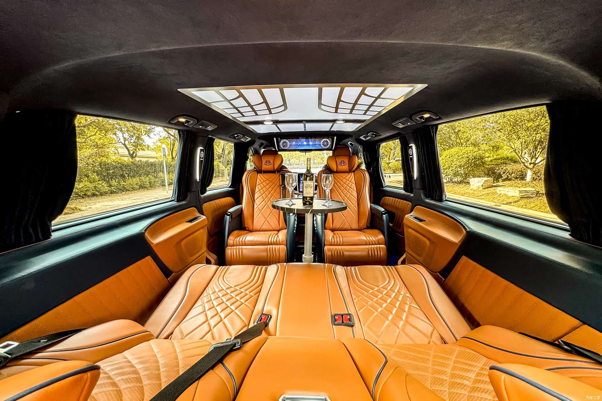 Mercedes-Benz 7, 2022 22