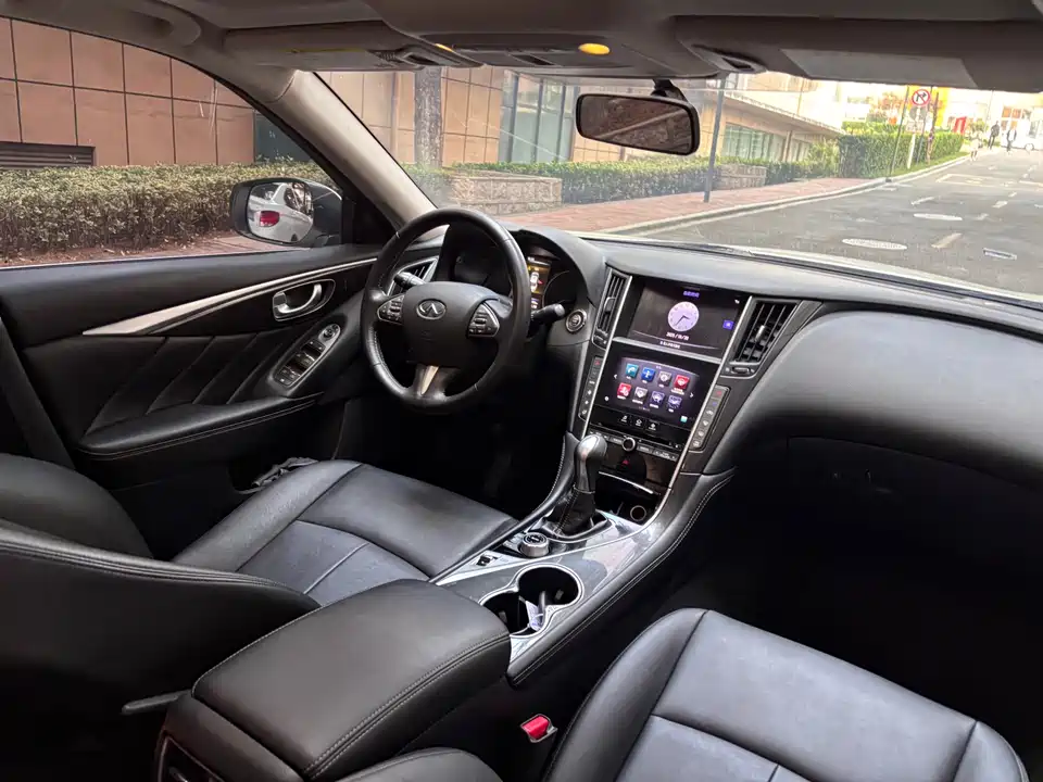Infiniti Q50L