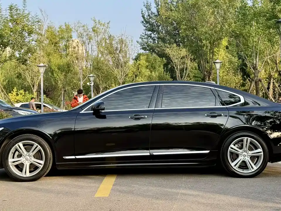 Volvo S90