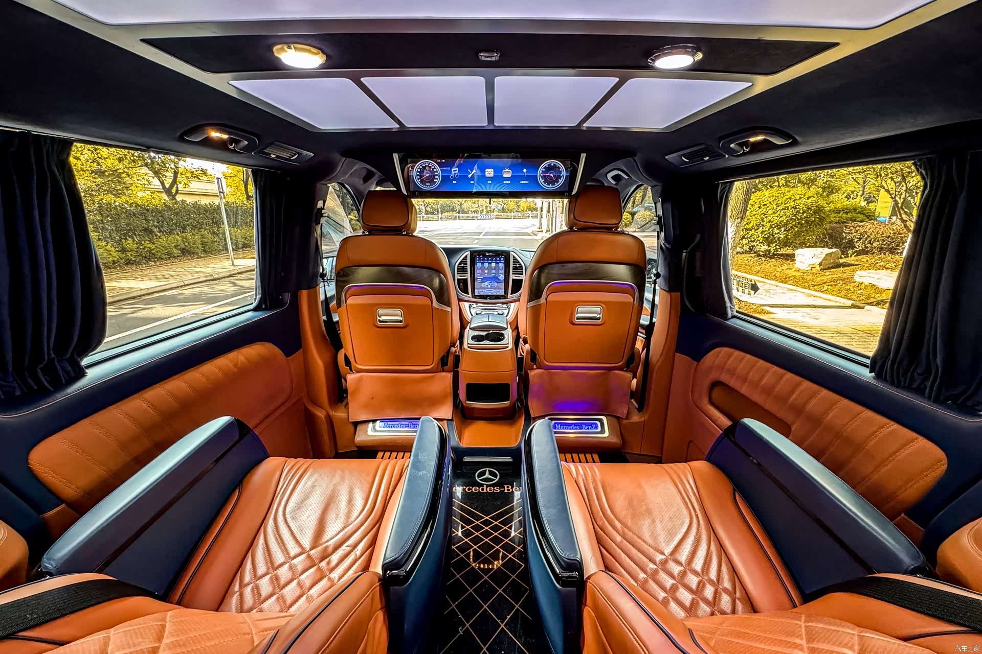 Mercedes-Benz 7, 2022 14