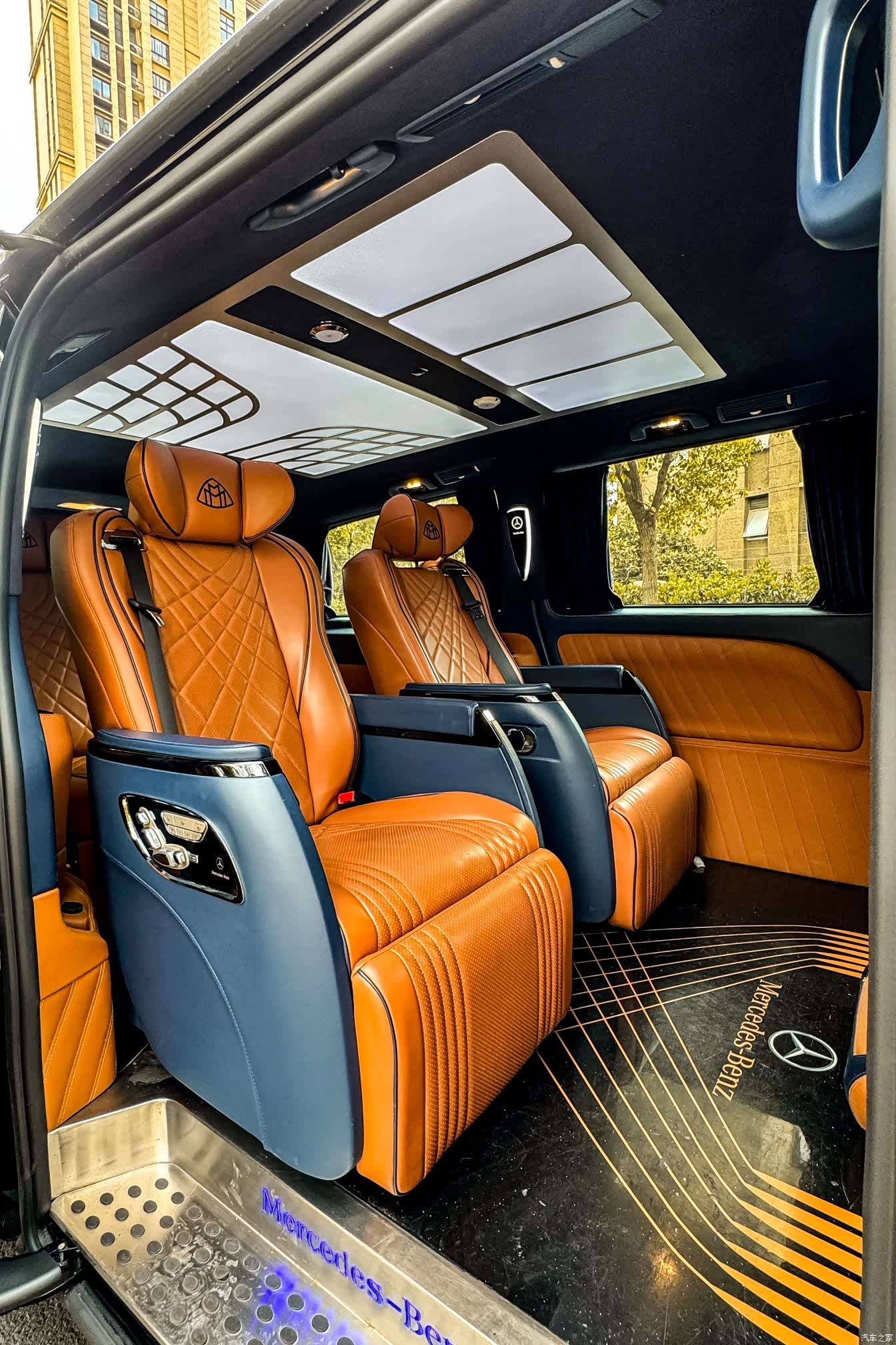 Mercedes-Benz 7, 2022 12