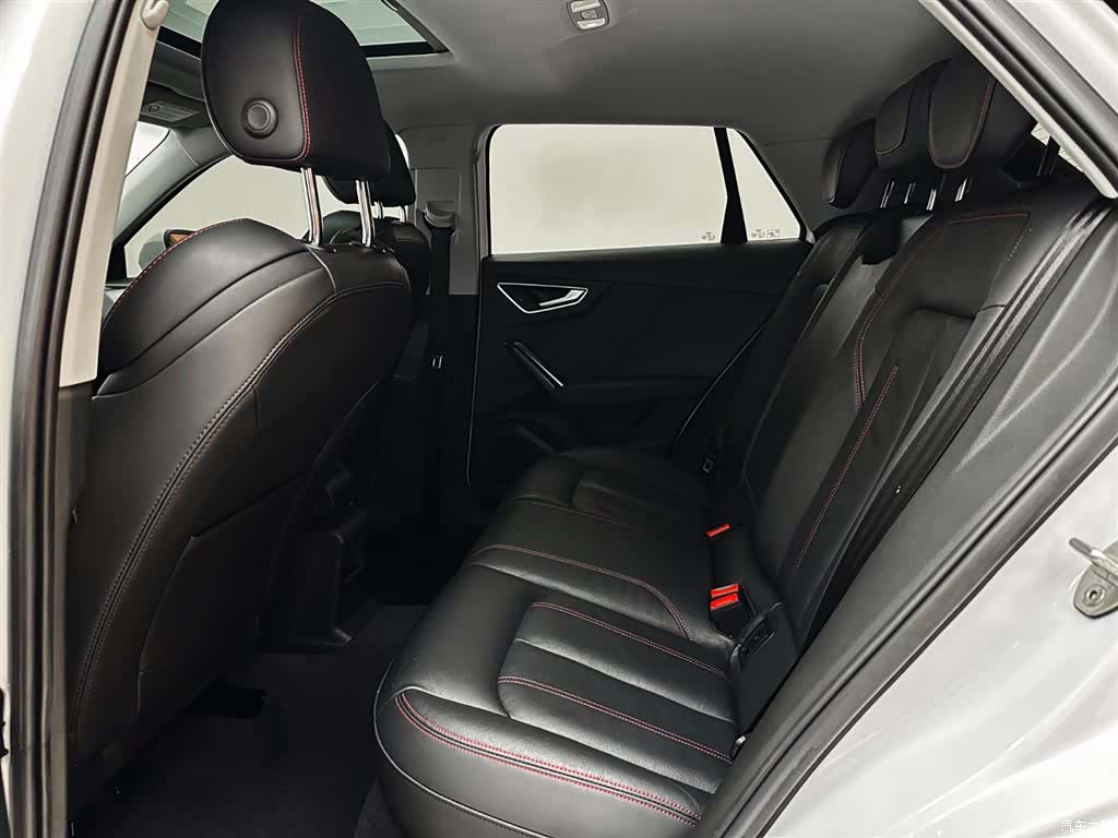Audi Q2L, 2022 13