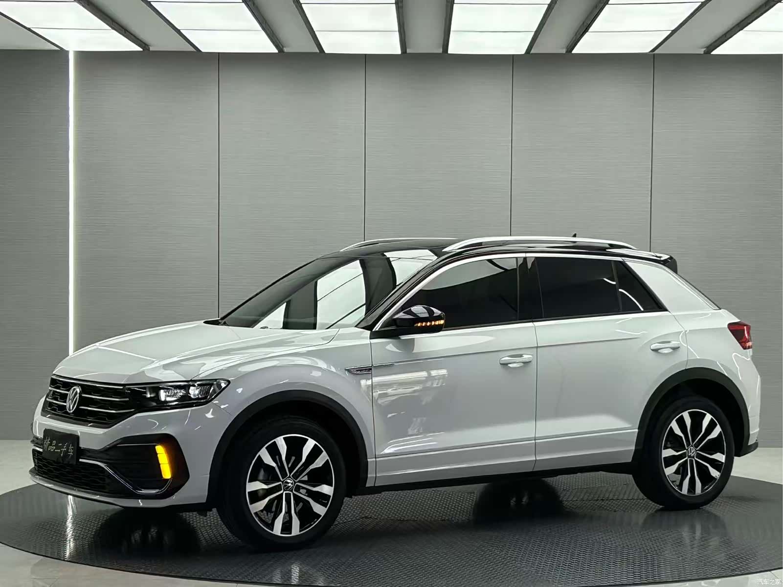 Volkswagen T-ROC, 2022 1
