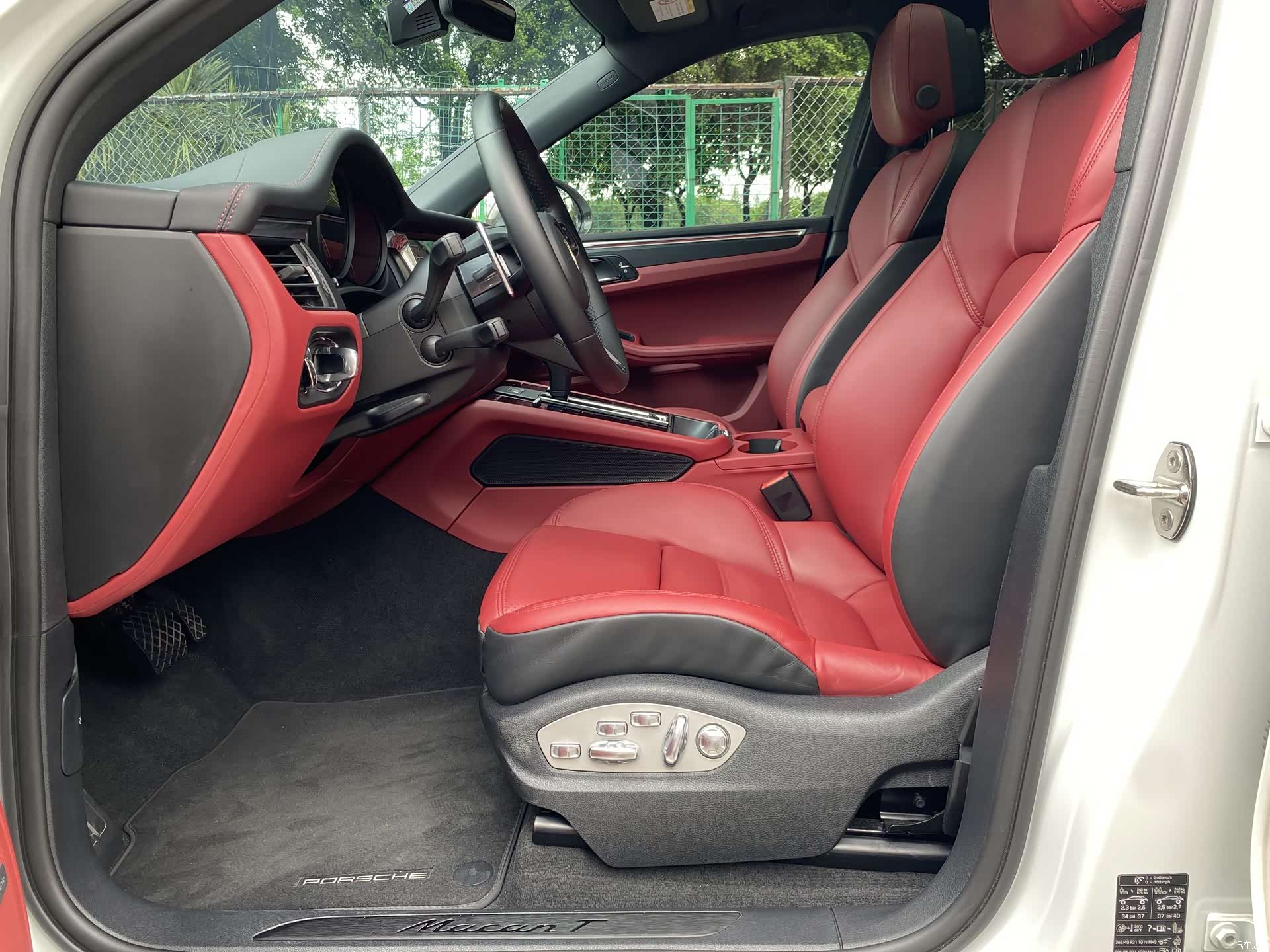 Porsche Macan, 2023 все фото