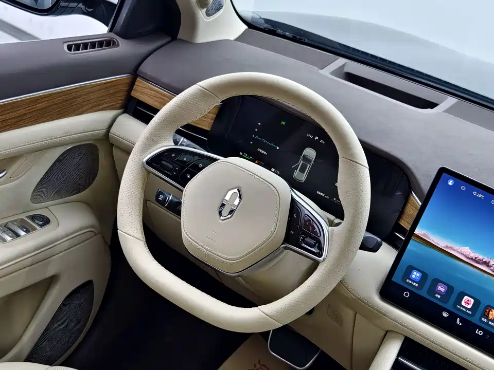 AITO Ask the world M7