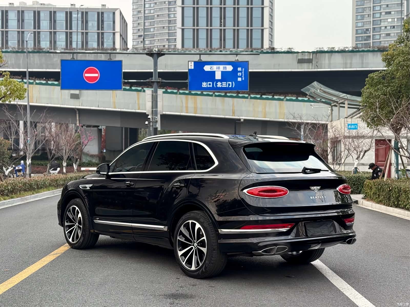 Bentley Bentayga, 2021 9