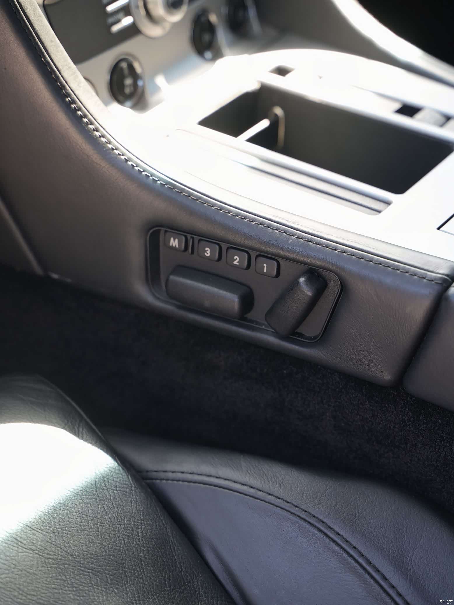 Aston Martin DB9, 2009 20