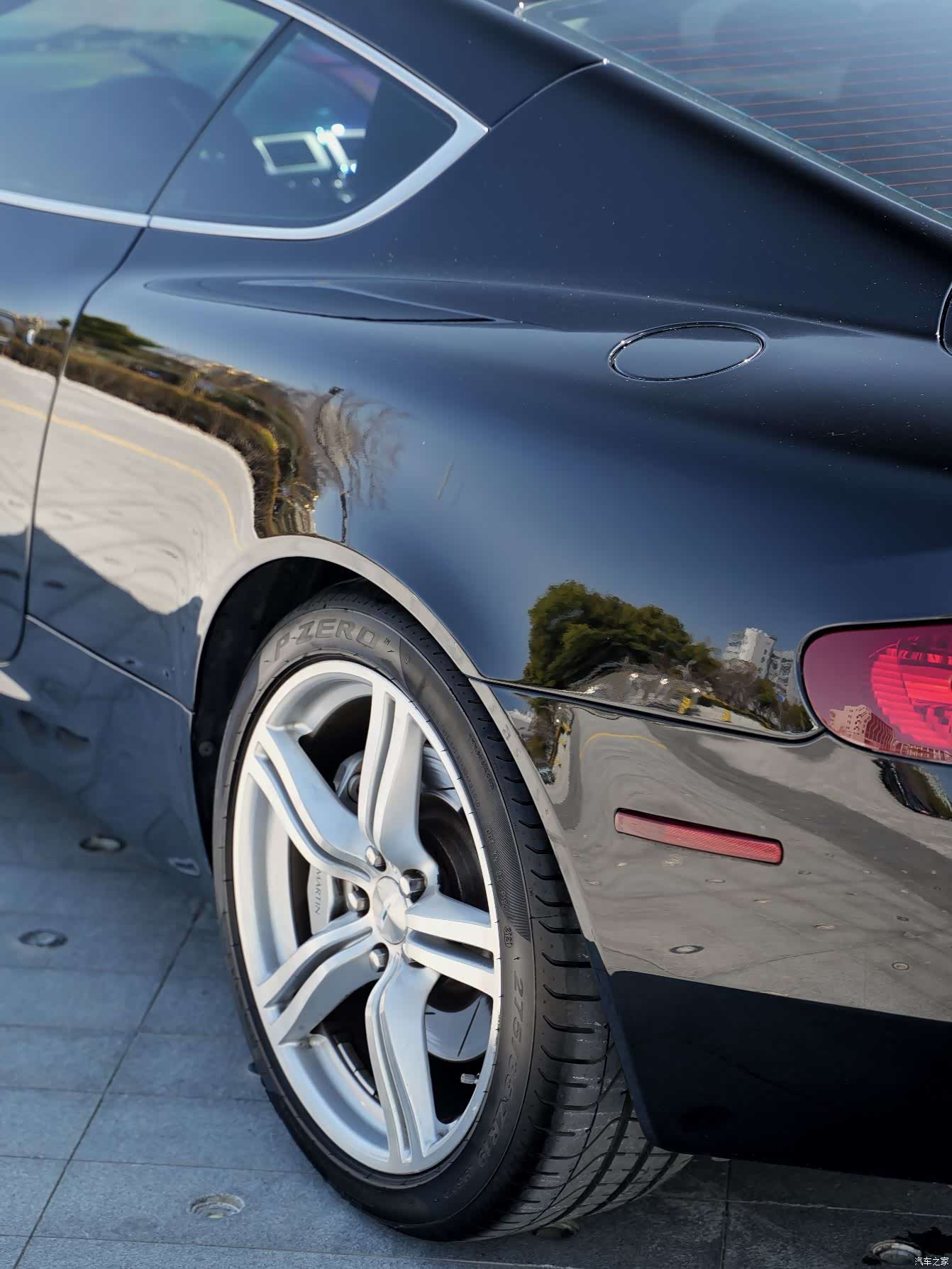 Aston Martin DB9, 2009 8
