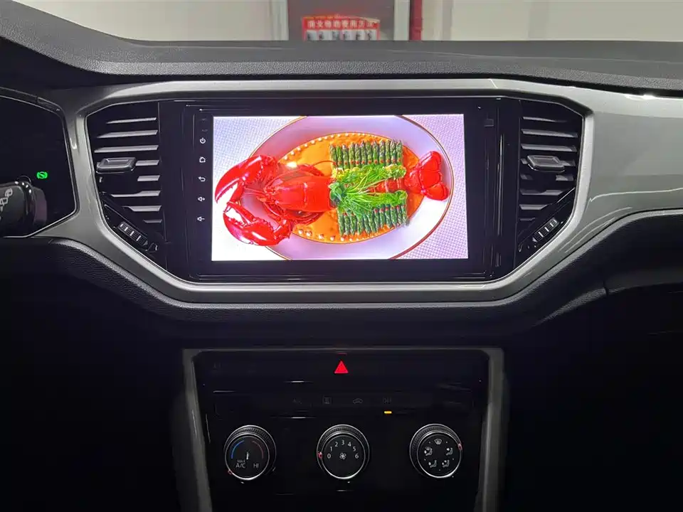 Volkswagen T-ROC exploring Songs