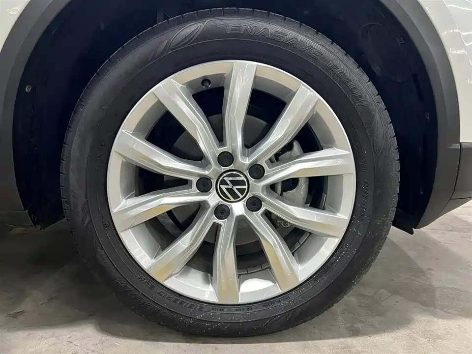 Volkswagen T-ROC exploring Songs