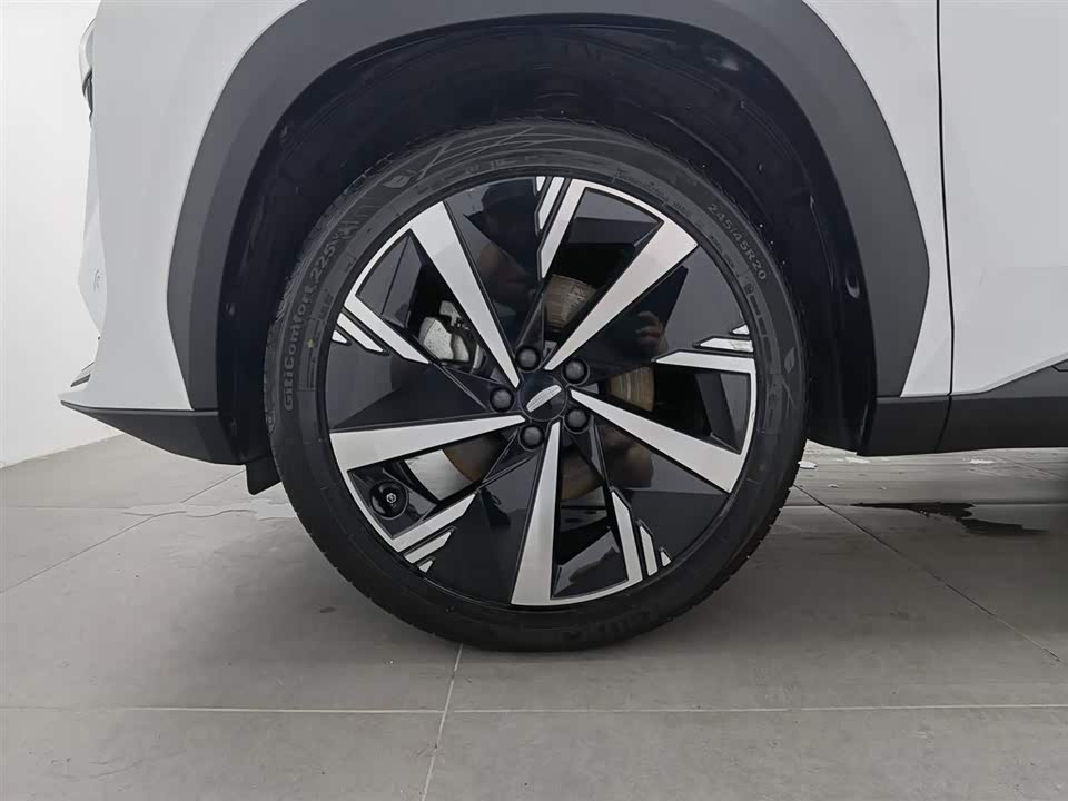 Geely Atlas L