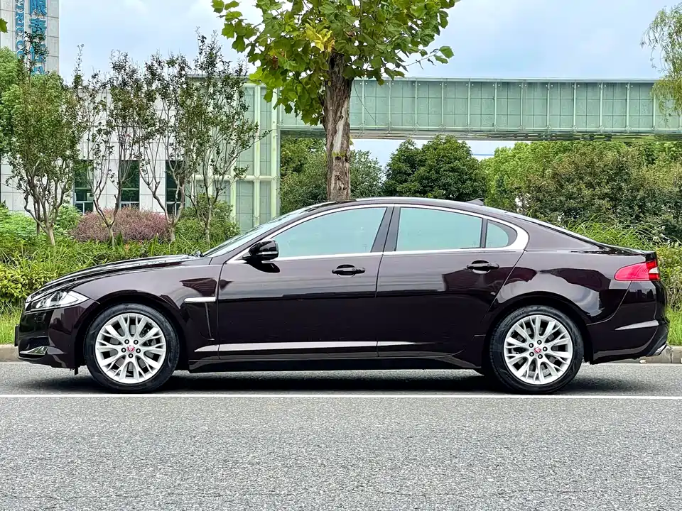 Jaguar XF