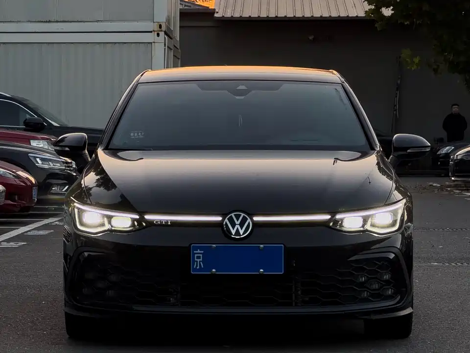Volkswagen Golf GTI