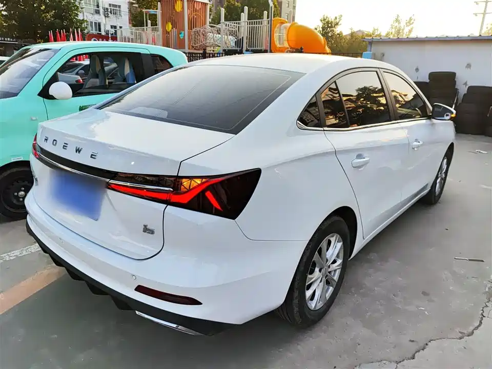 Roewe i5