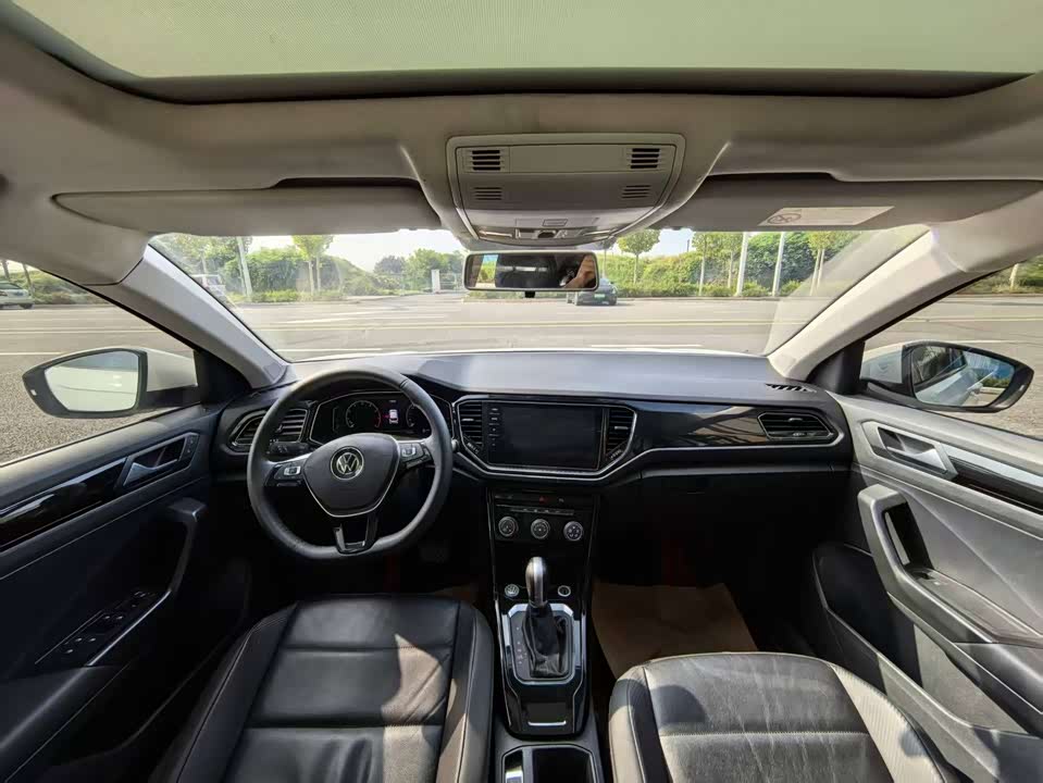 Volkswagen T-ROC exploring Songs