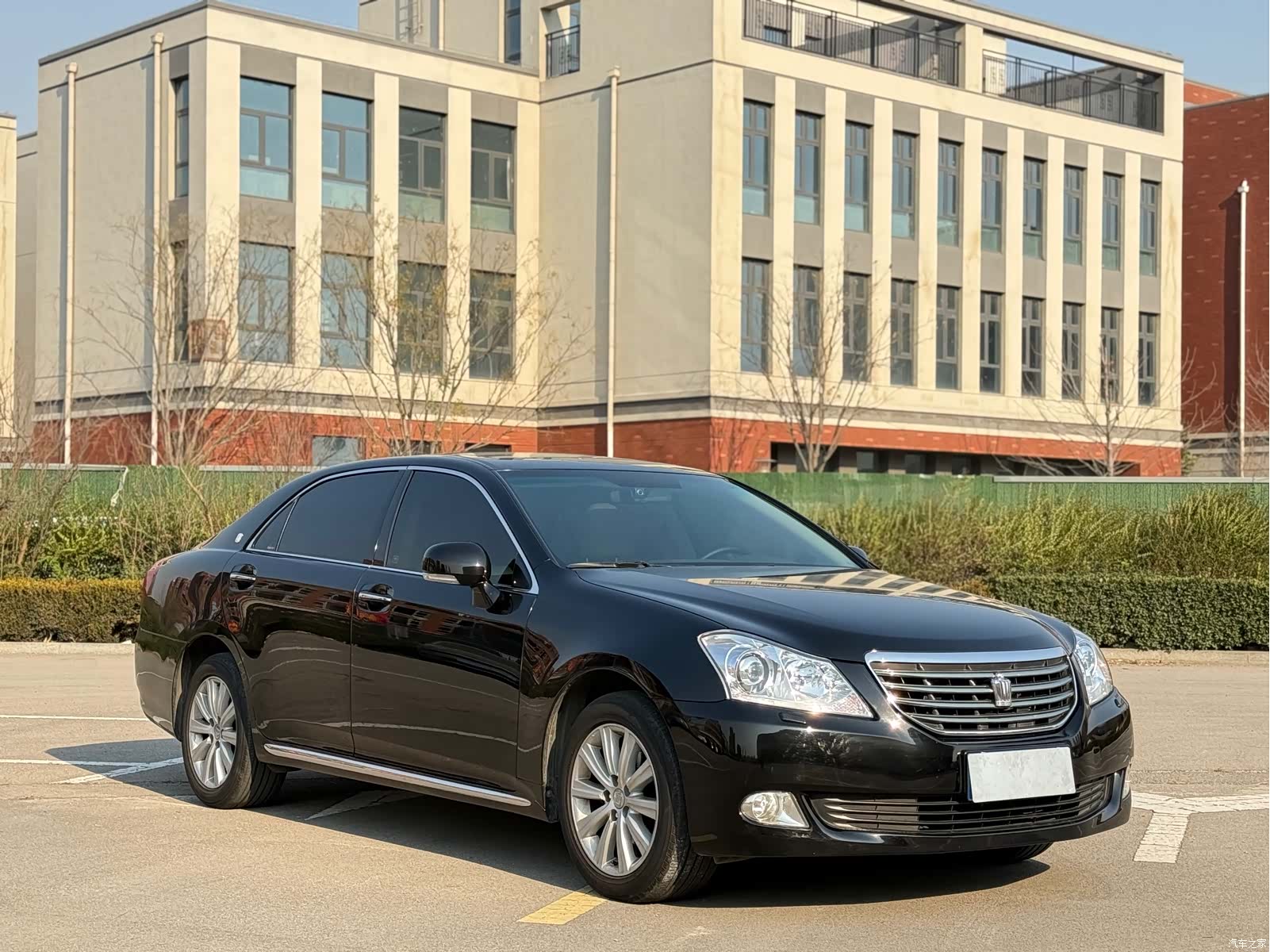 Toyota Crown, 2011 3