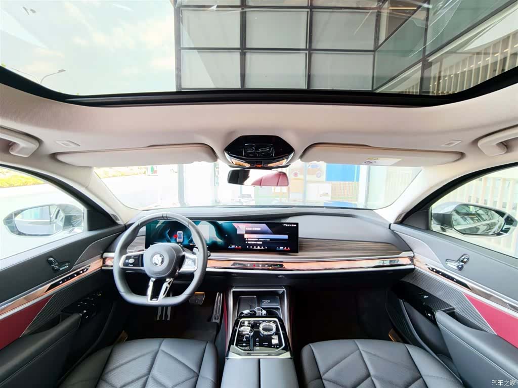 BMW 7 Series, 2025 12