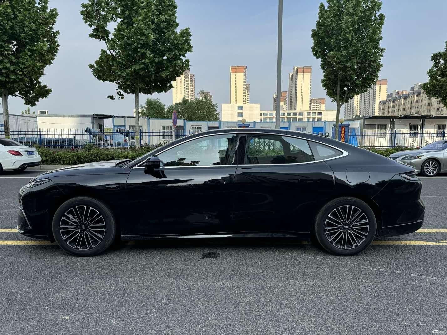 Geely 8, 2025 3