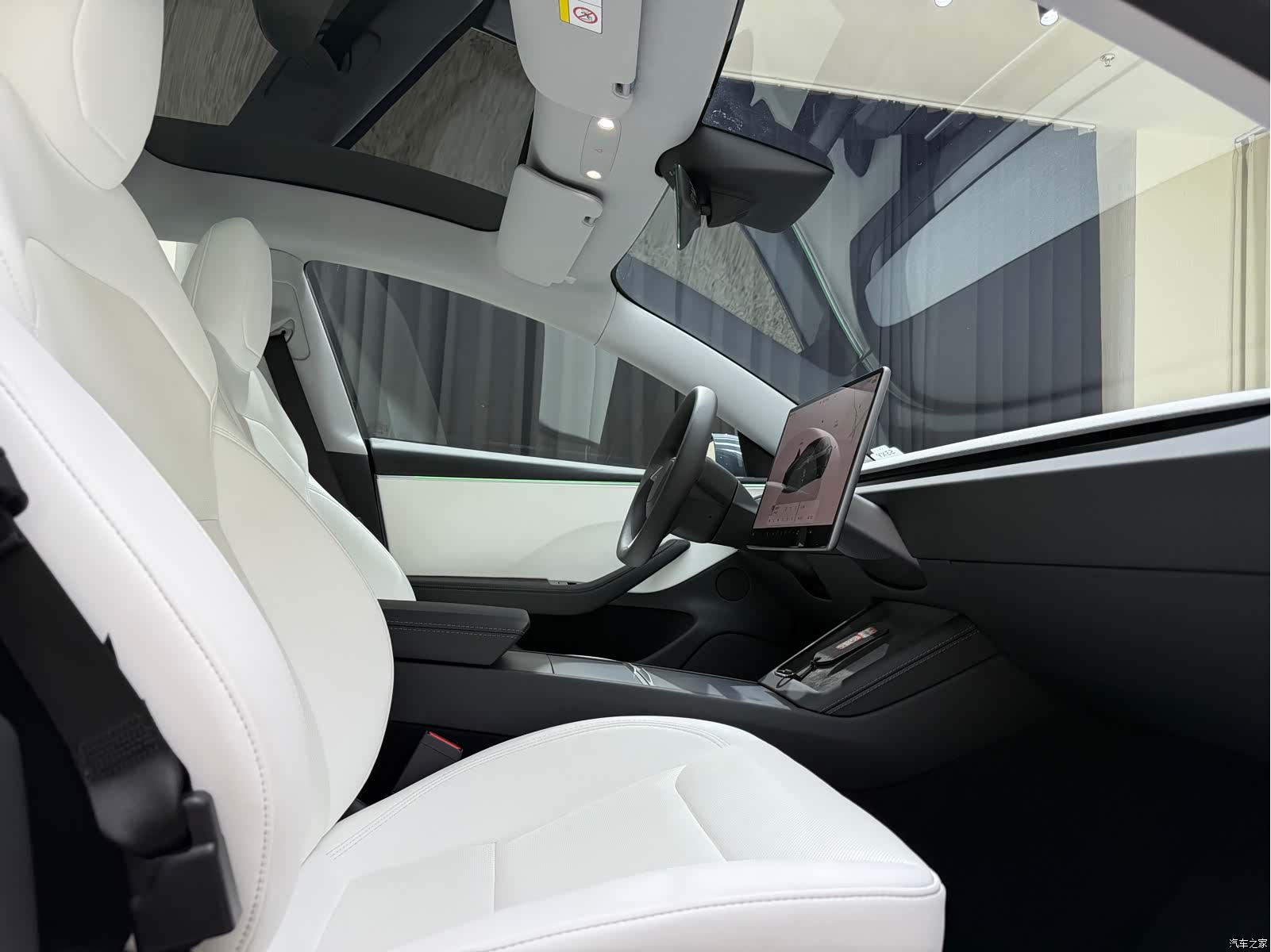 Tesla Model 3, 2024 26