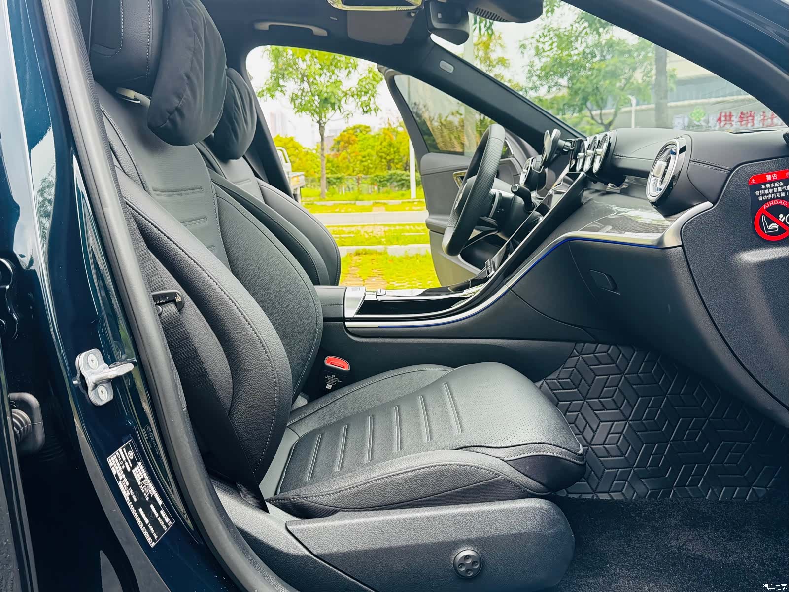 Mercedes-Benz C-Class, 2025 14