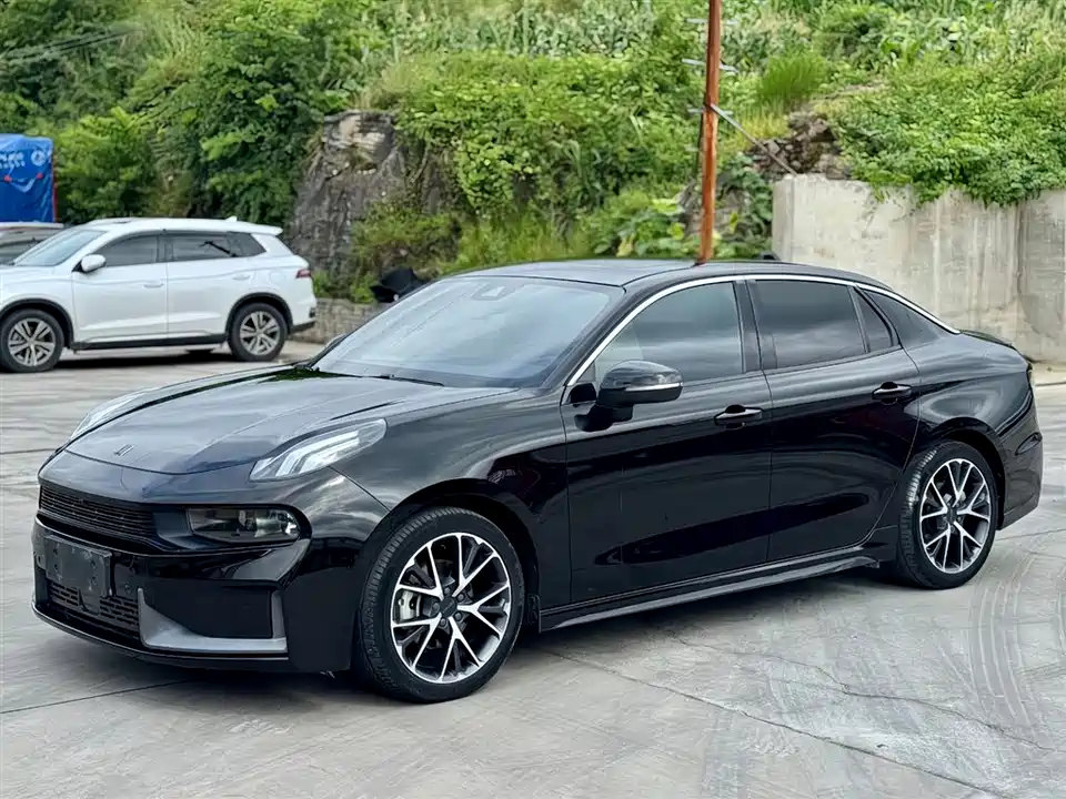 Lynk & Co 03
