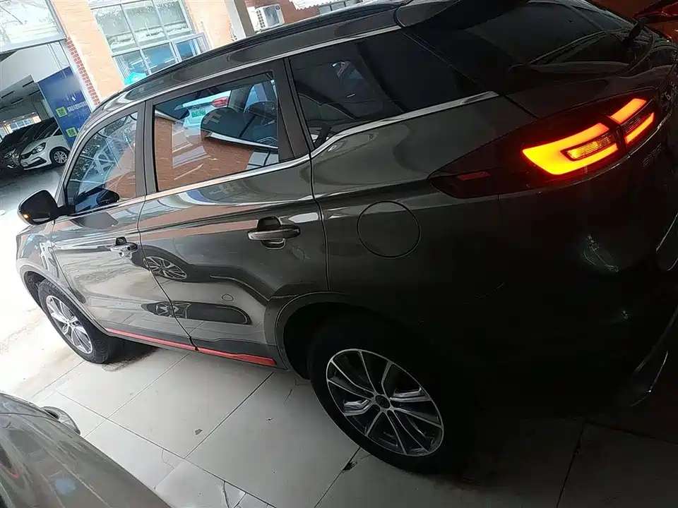 Geely Atlas