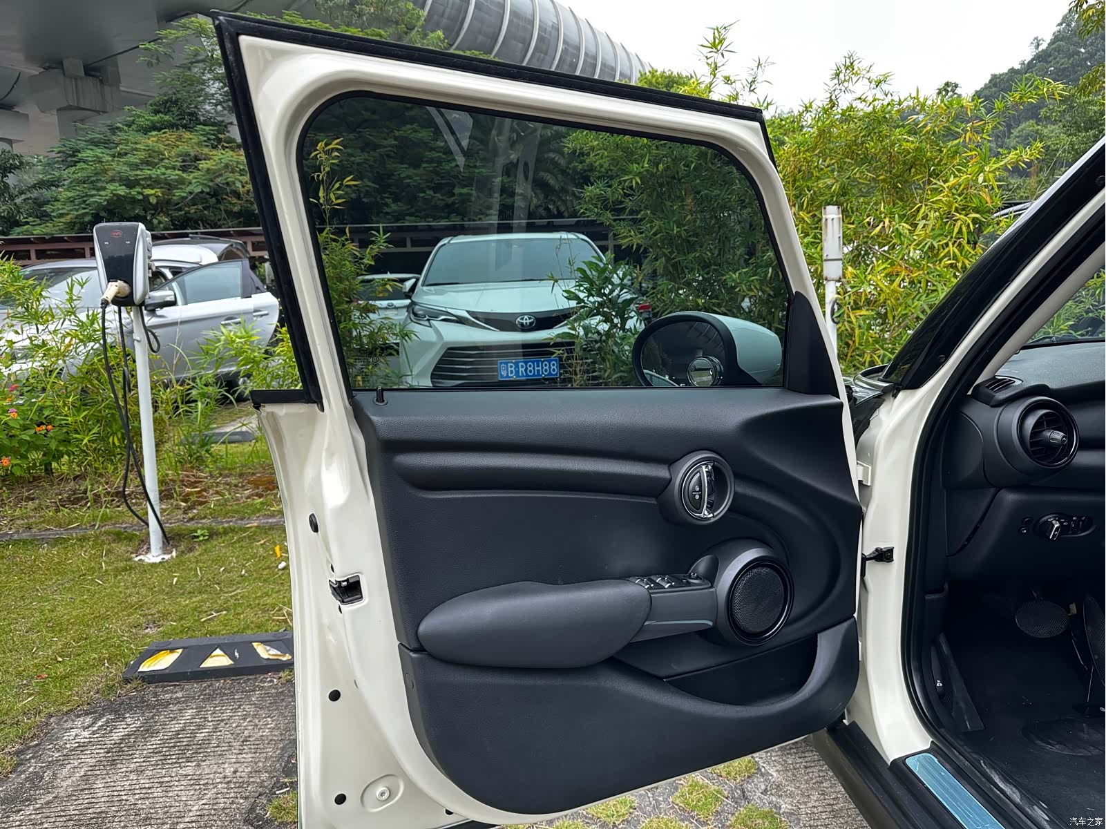 Mini ONE, 2020 9