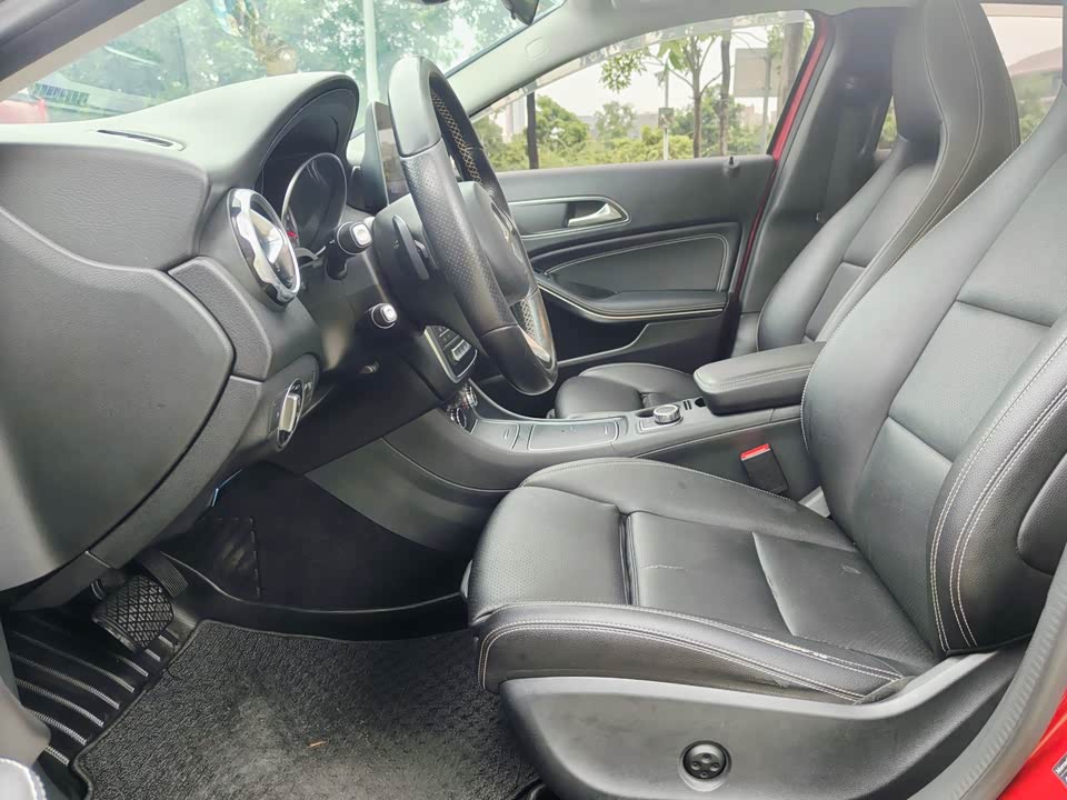 Mercedes-Benz GLA Mercedes-Benz GLA