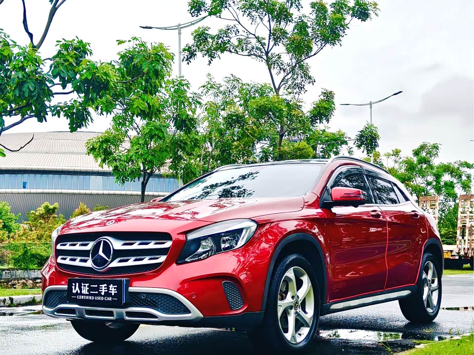Mercedes-Benz GLA Mercedes-Benz GLA