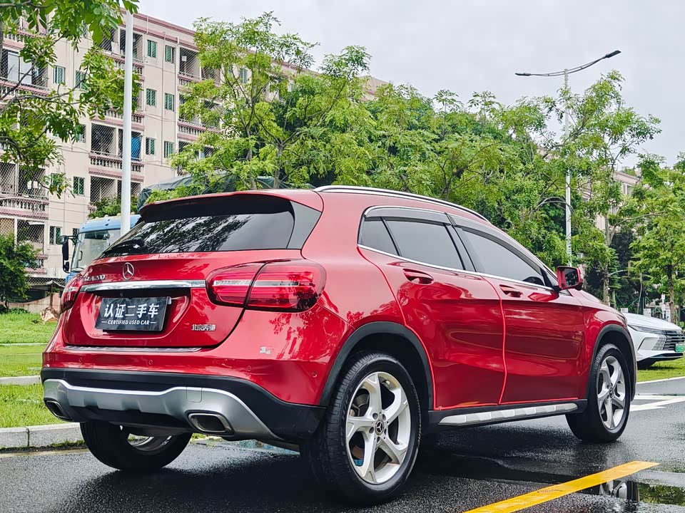 Mercedes-Benz GLA Mercedes-Benz GLA