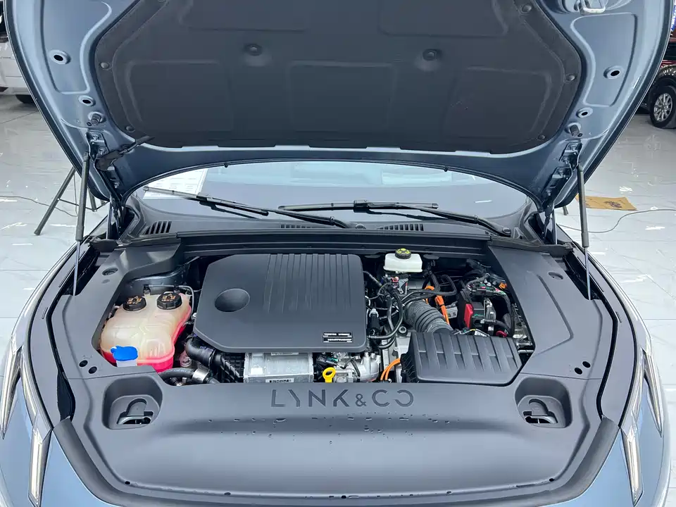 Lynk & Co 07 EM-P