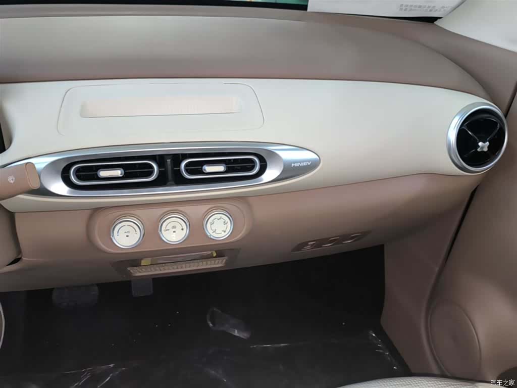 Wuling MINIEV, 2026 13