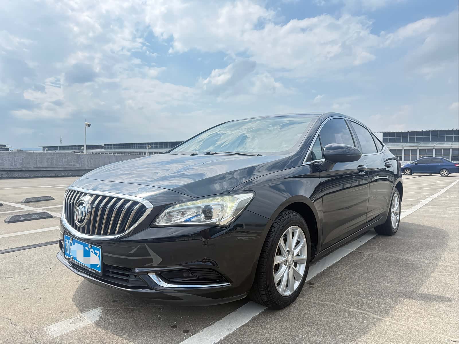 Buick Verano, 2018 1
