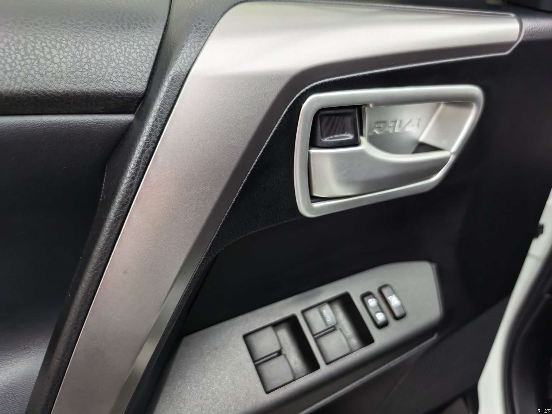 Toyota RAV4, 2016 все фото