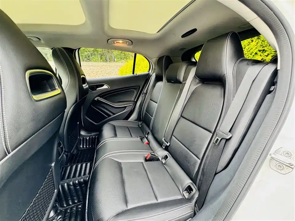 Mercedes-Benz GLA Mercedes-Benz GLA