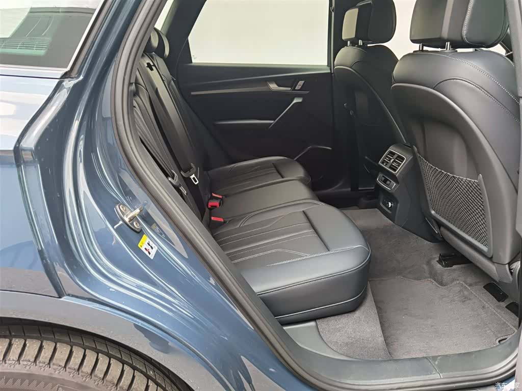 Audi Q5L, 2025 24