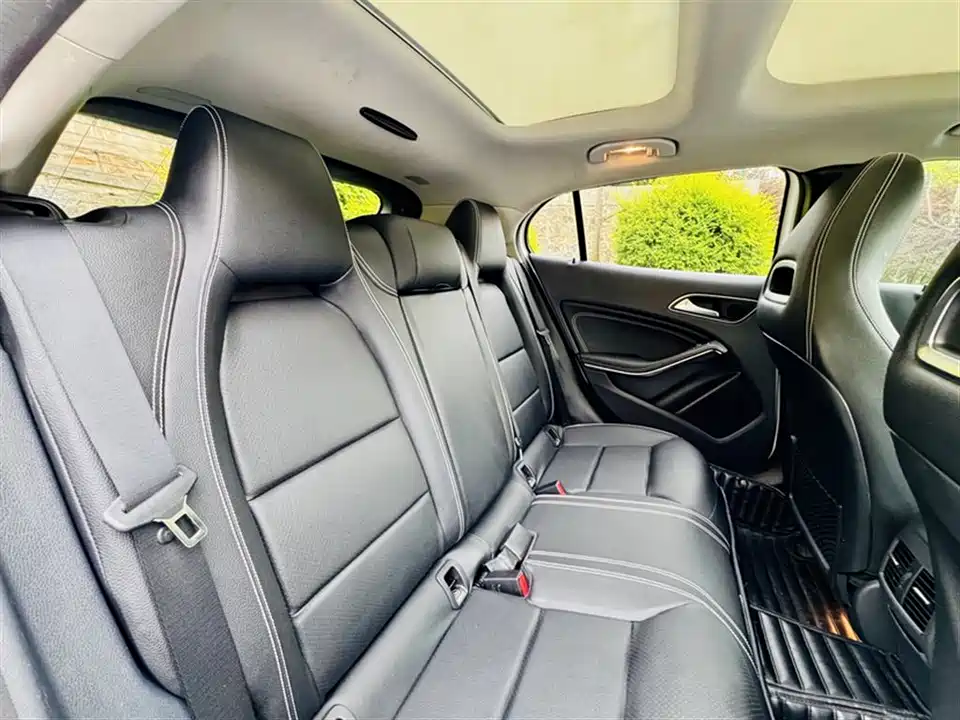 Mercedes-Benz GLA Mercedes-Benz GLA
