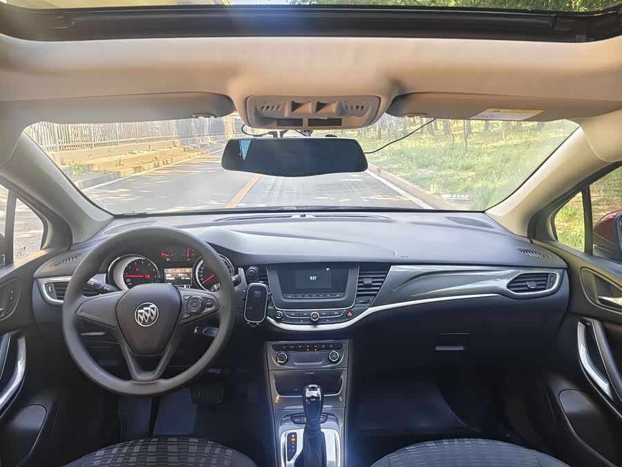 Buick Velar 2017, фото 10