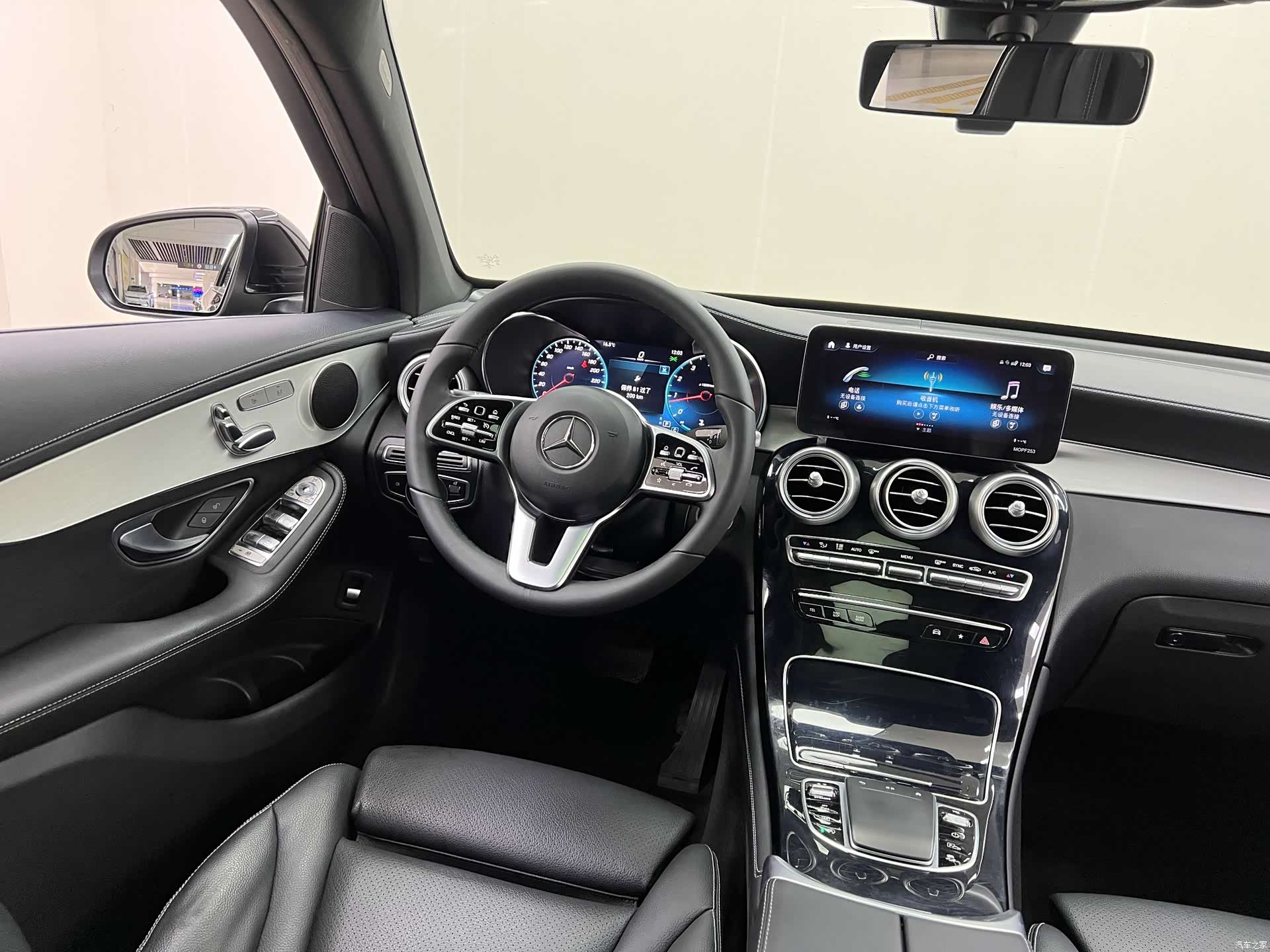 Mercedes-Benz GLC, 2022 12