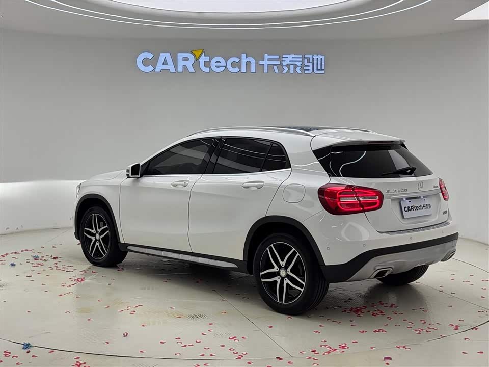 Mercedes-Benz GLA Mercedes-Benz GLA