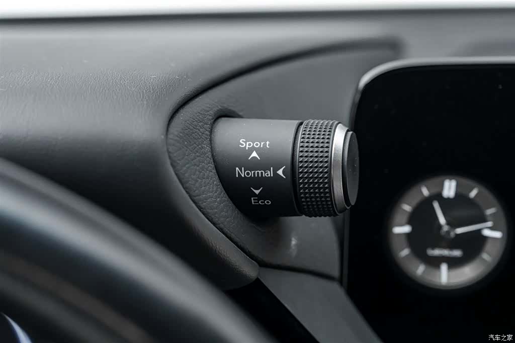Lexus ES, 2023 14