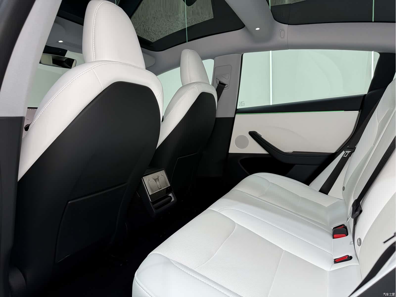Tesla Model 3, 2024 31