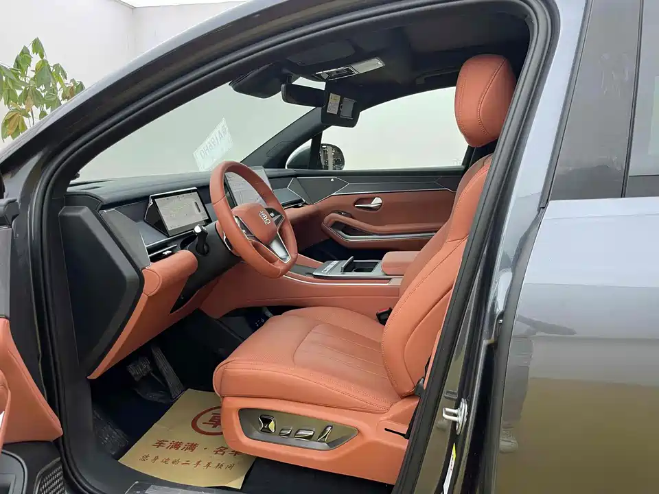 BYD Tang L
