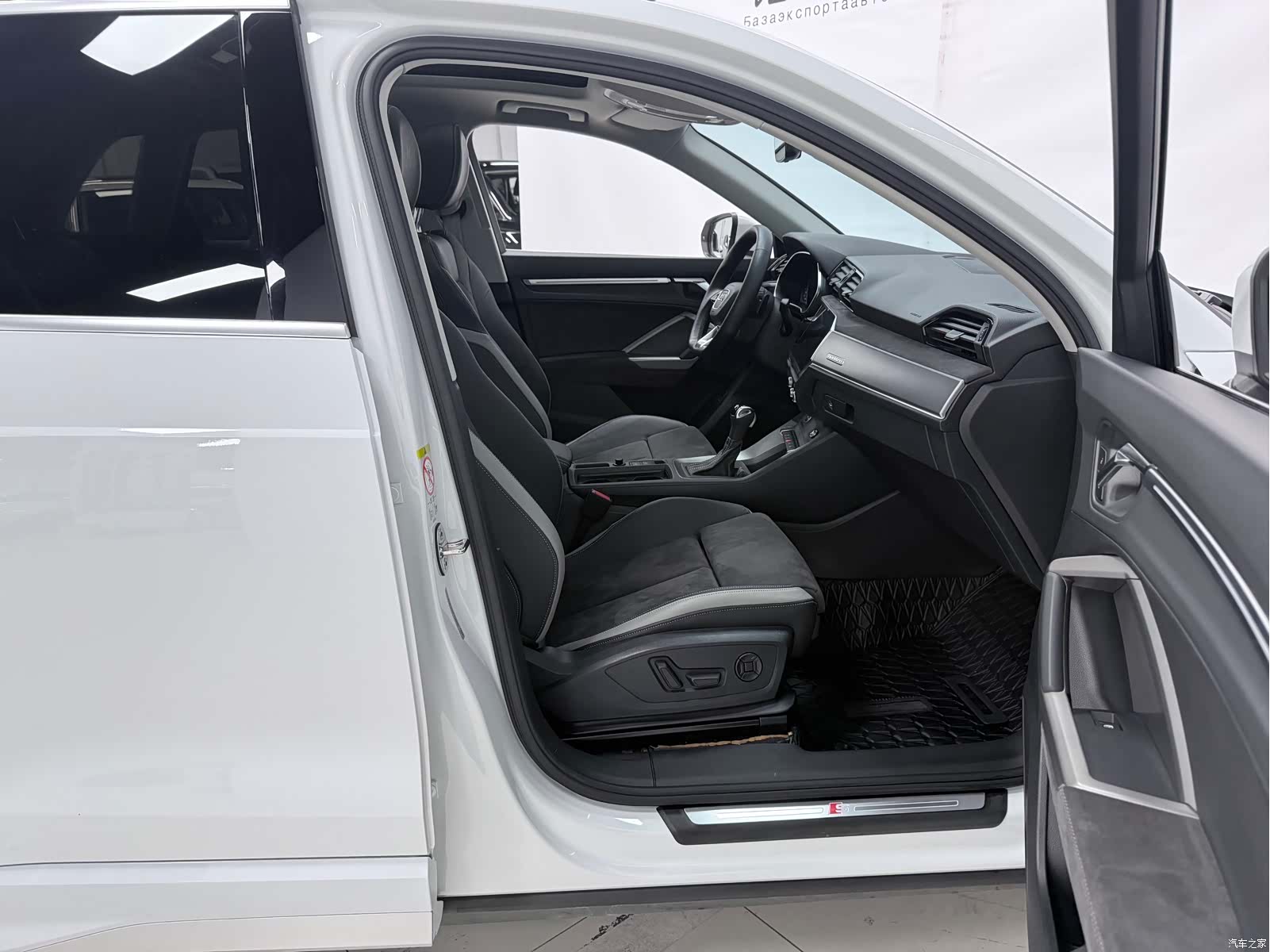 Audi Q3, 2022 11