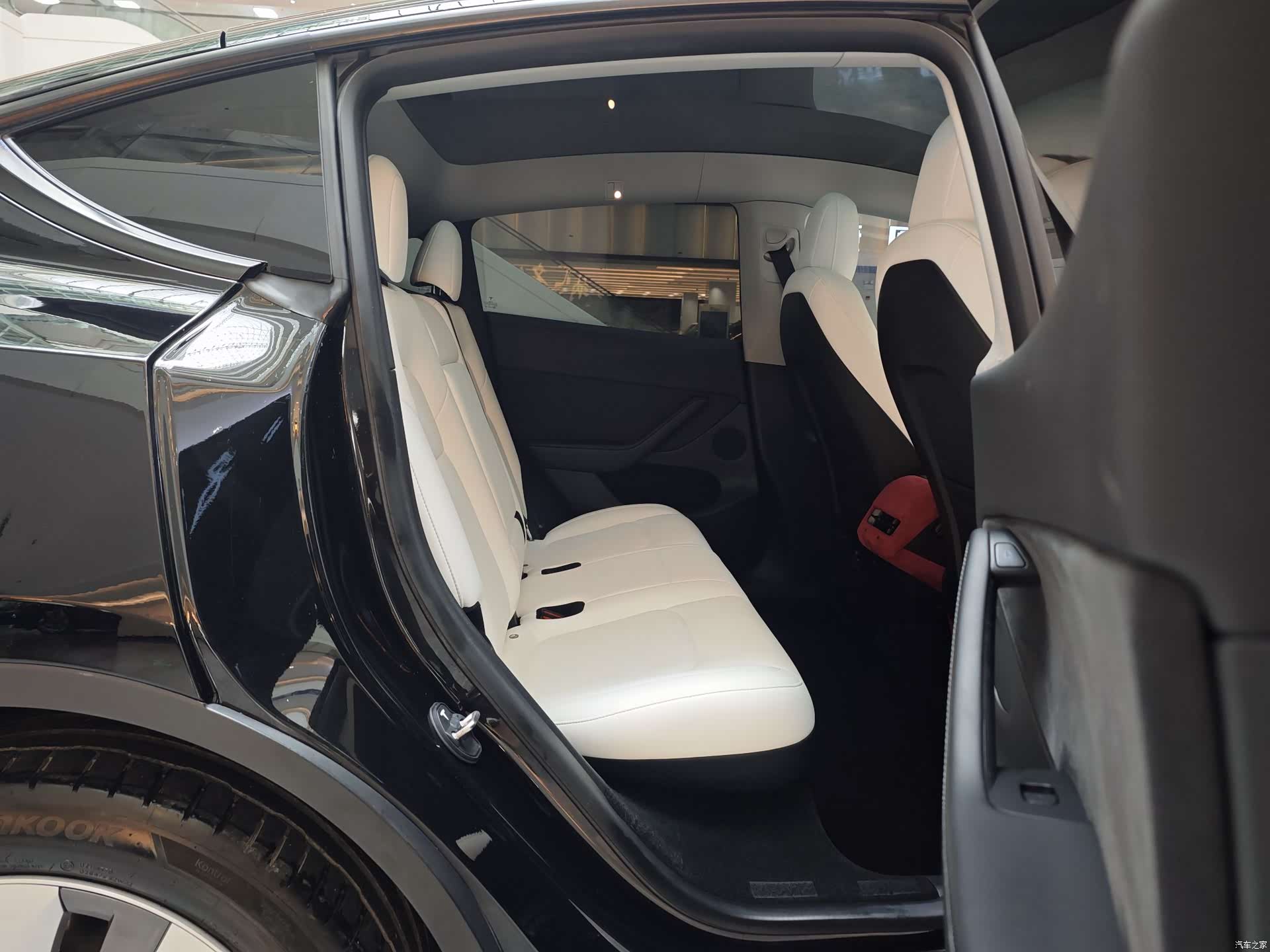 Tesla Model Y, 2022 15