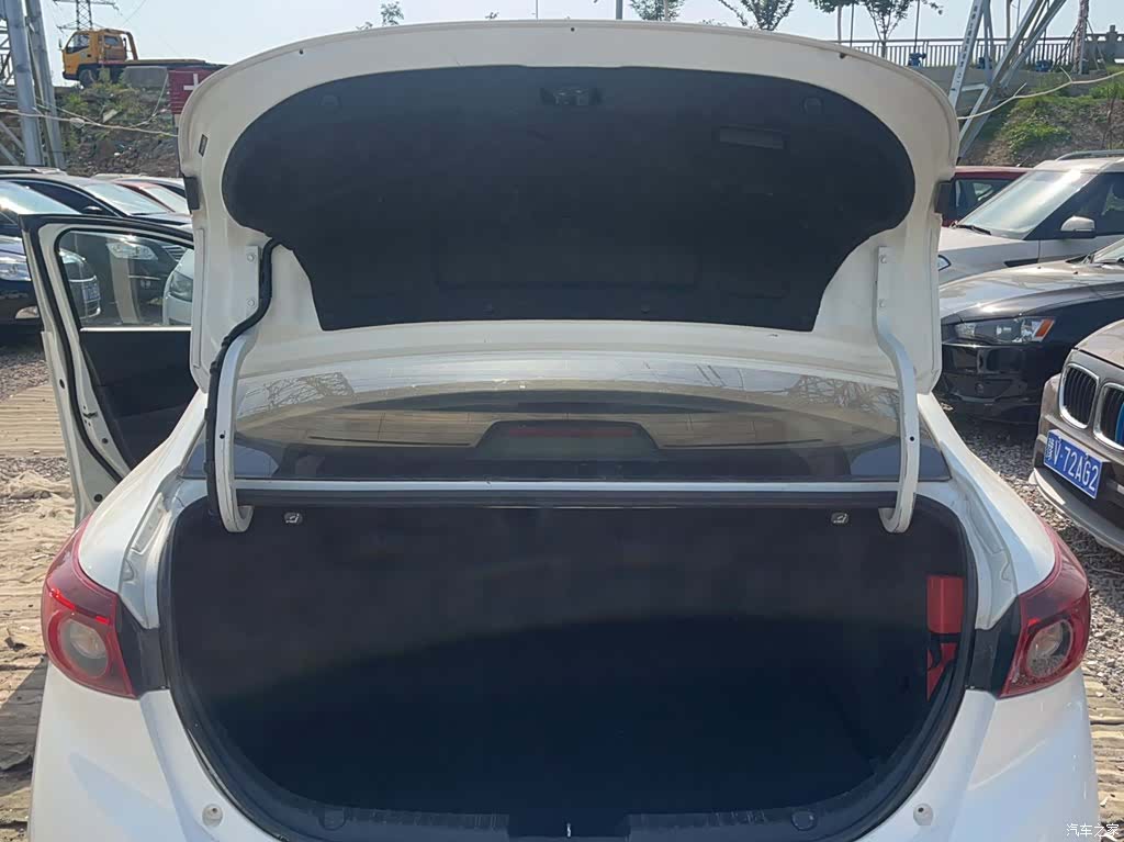Mazda Mazda3, 2016 10