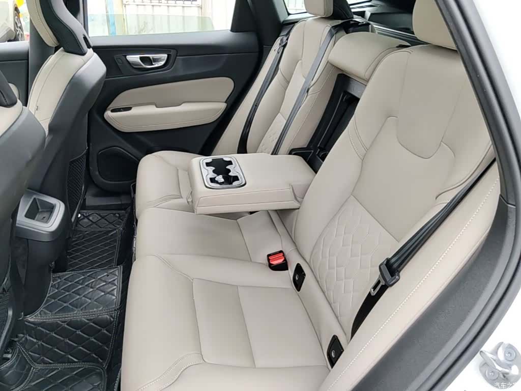 Volvo XC60, 2025 17