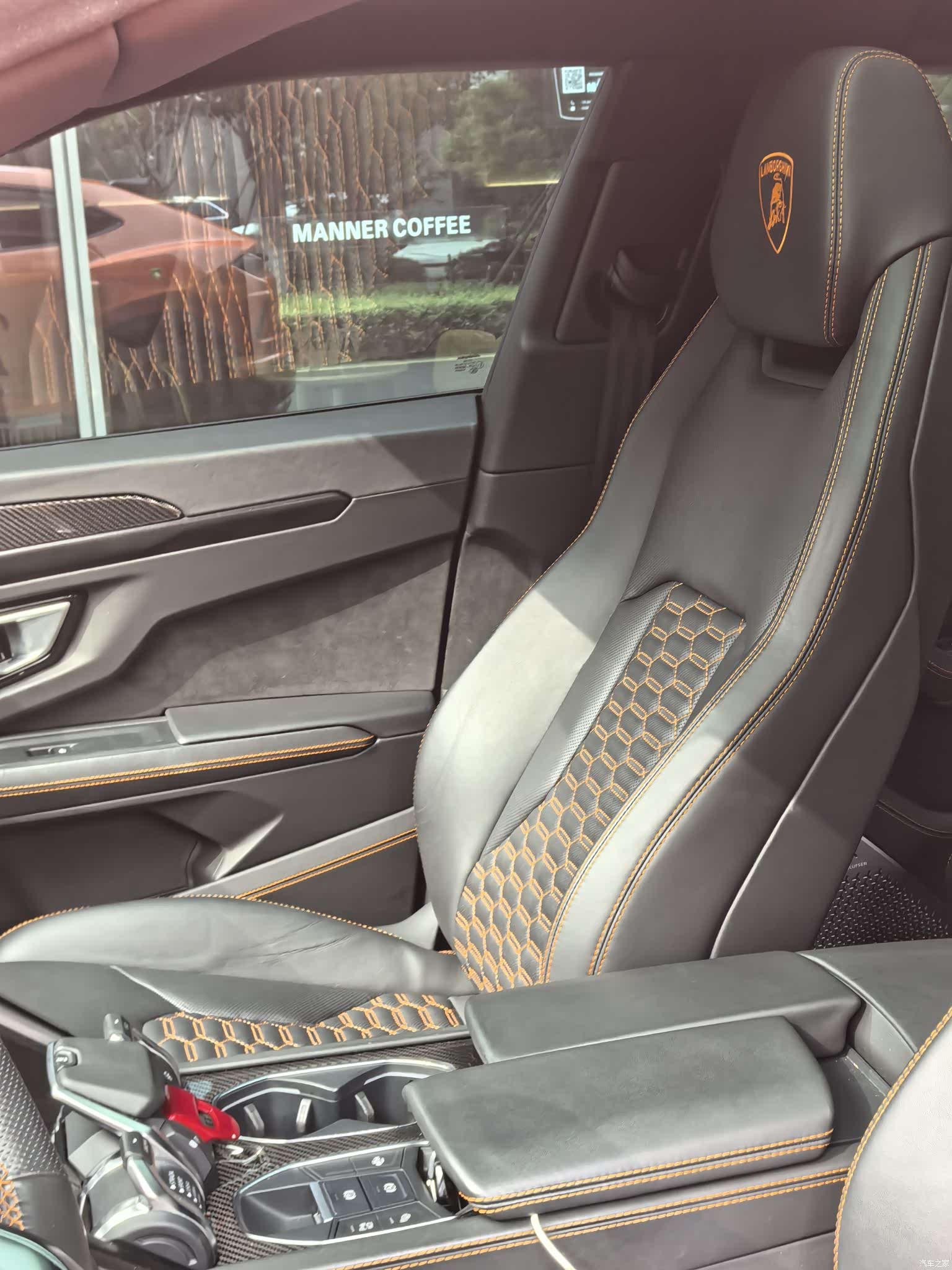 Lamborghini Urus, 2023 10