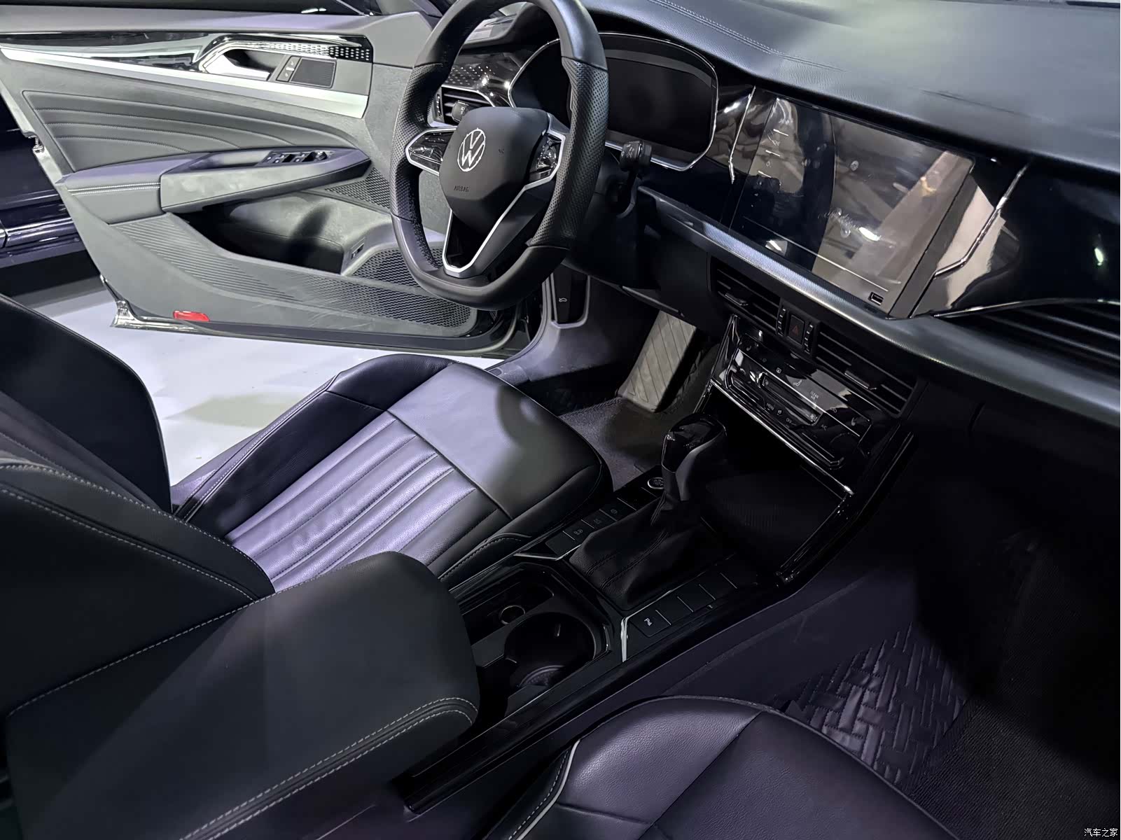Volkswagen Passat, 2023 13